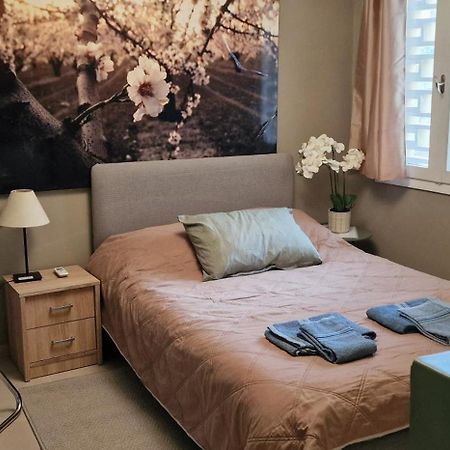A Cozy Affordable Place At Voula เอเธนส์ ภายนอก รูปภาพ
