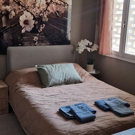 A Cozy Affordable Place At Voula เอเธนส์ ภายนอก รูปภาพ
